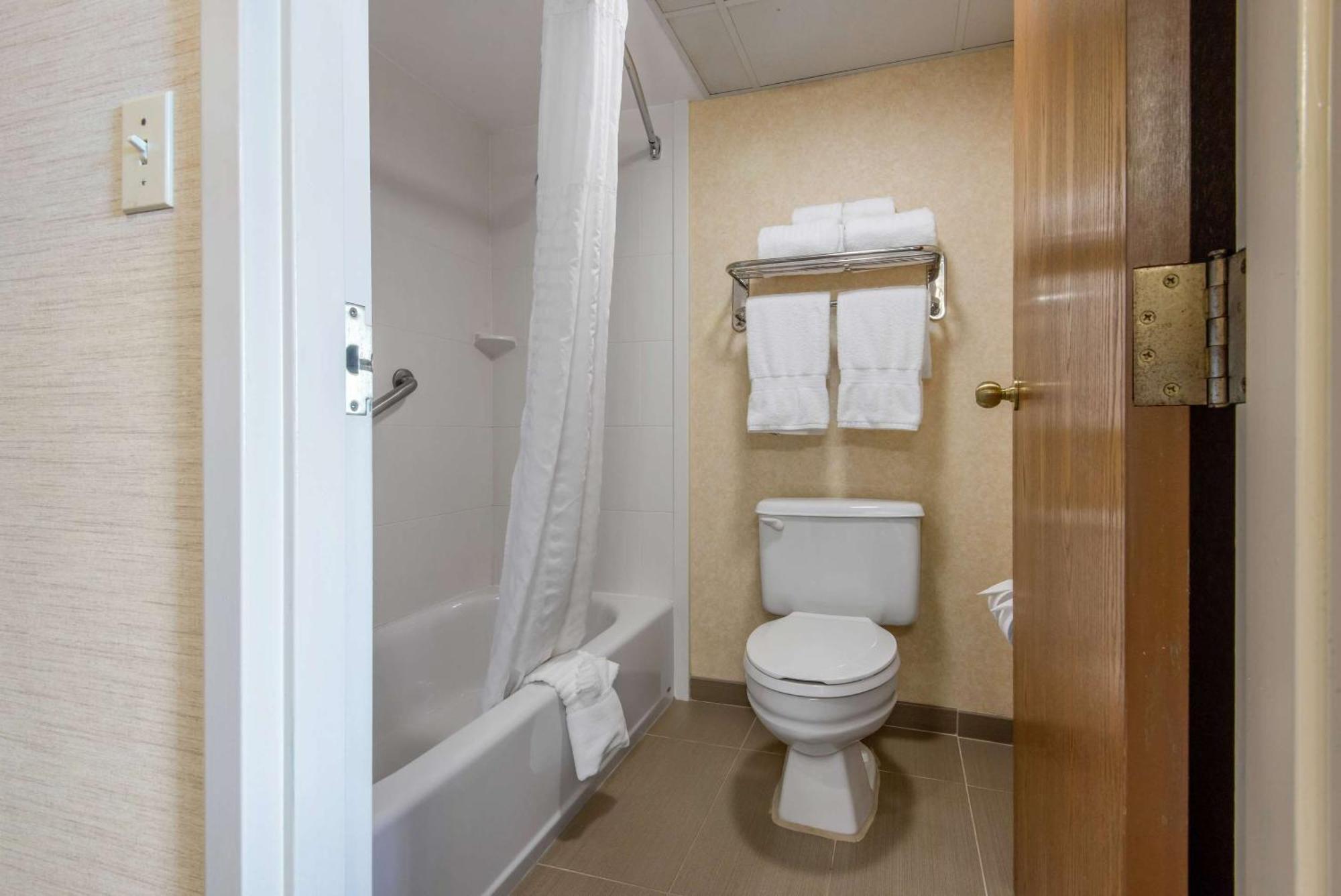 Quality Inn & Suites Mansfield Esterno foto