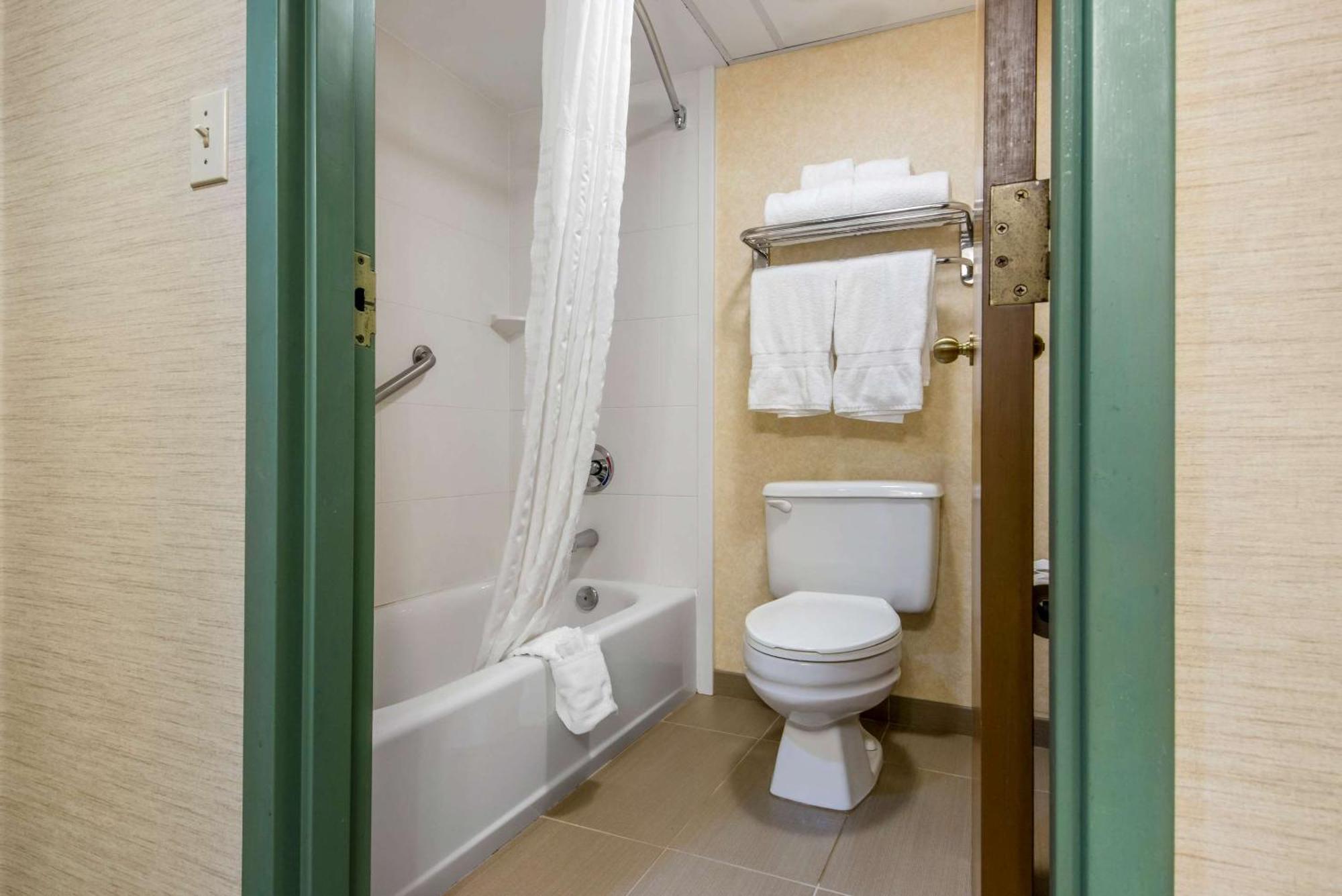Quality Inn & Suites Mansfield Esterno foto